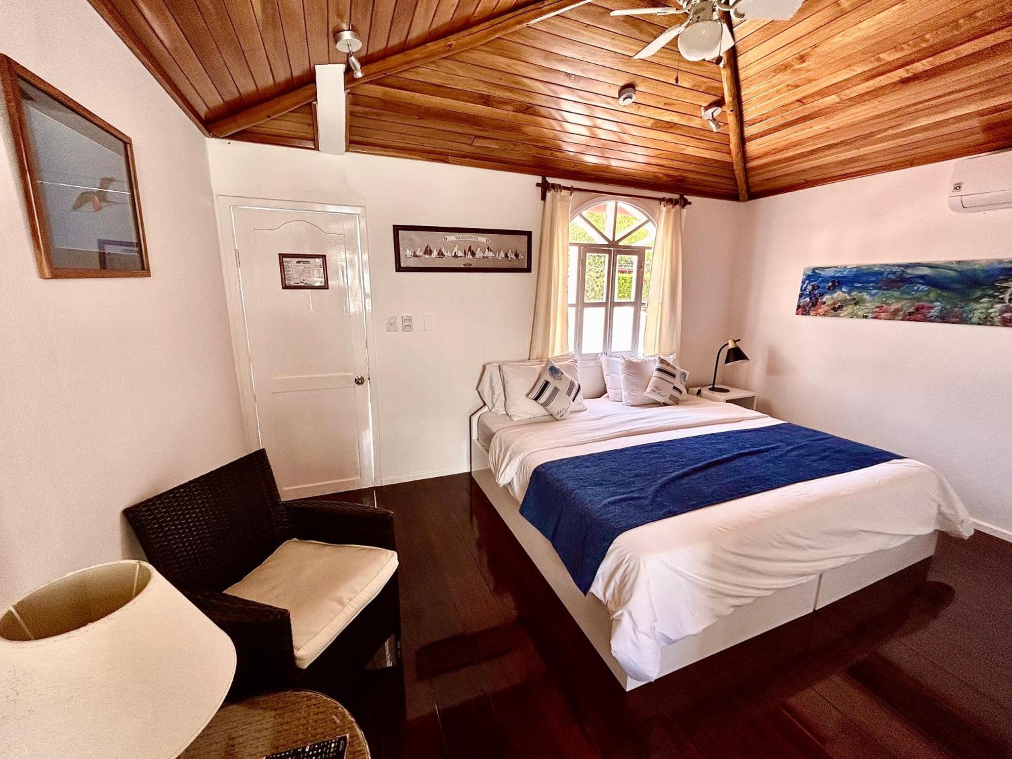 Hotel Angermeyer Waterfront Inn Puerto Ayora  Esterno foto