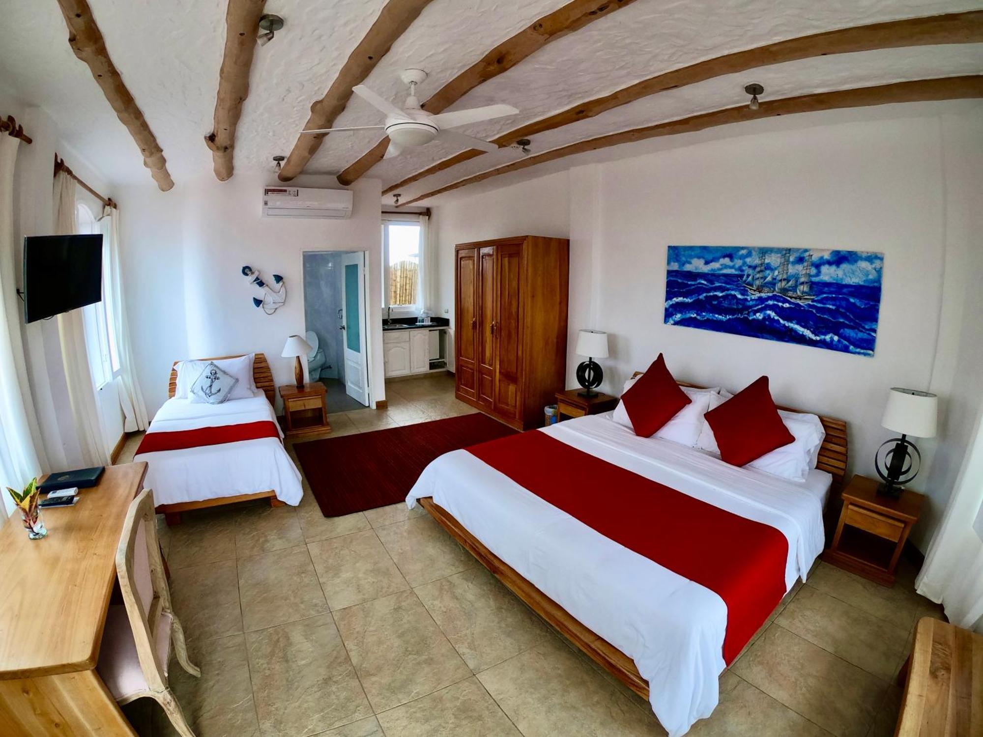 Hotel Angermeyer Waterfront Inn Puerto Ayora  Esterno foto