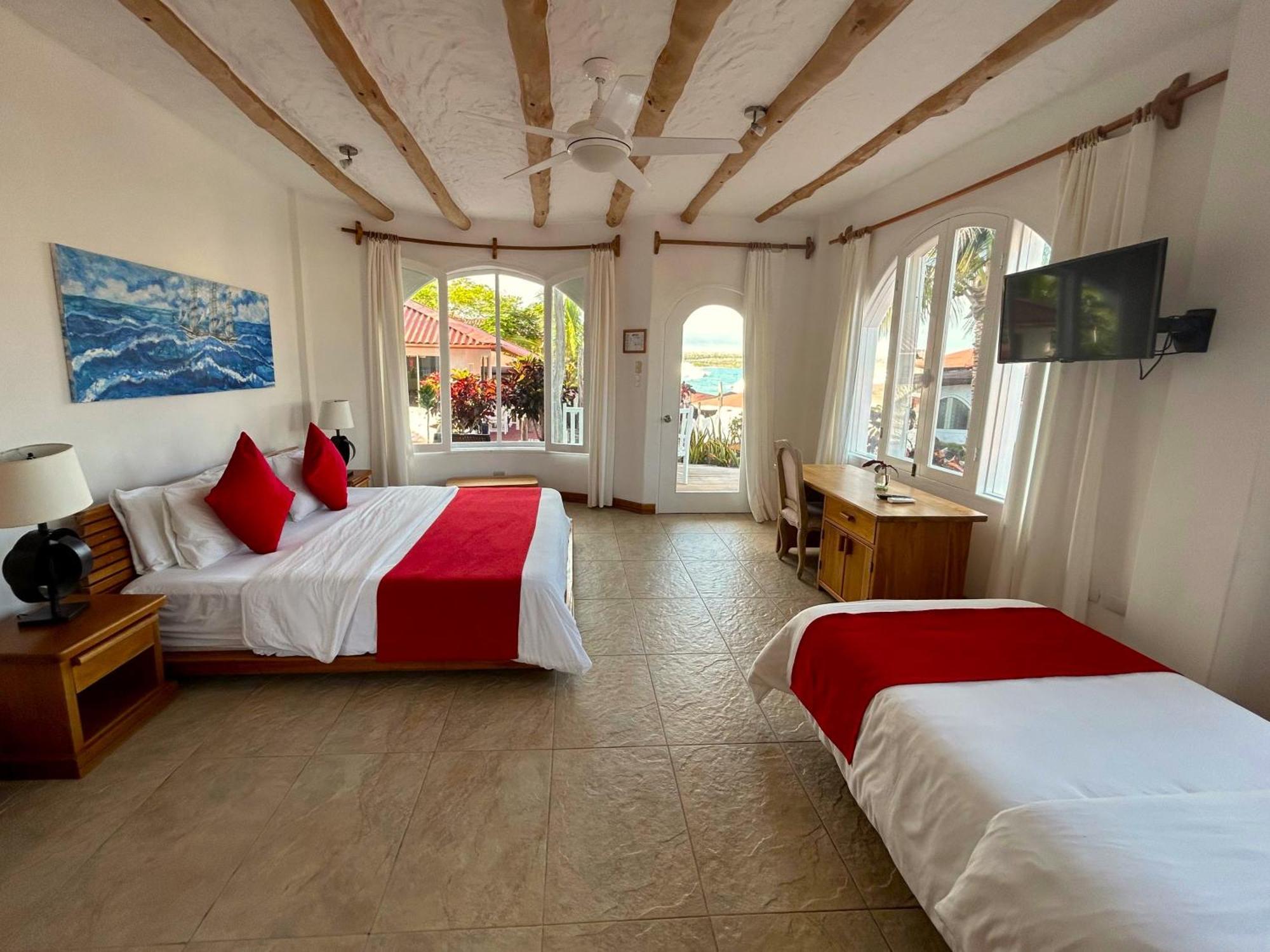 Hotel Angermeyer Waterfront Inn Puerto Ayora  Esterno foto