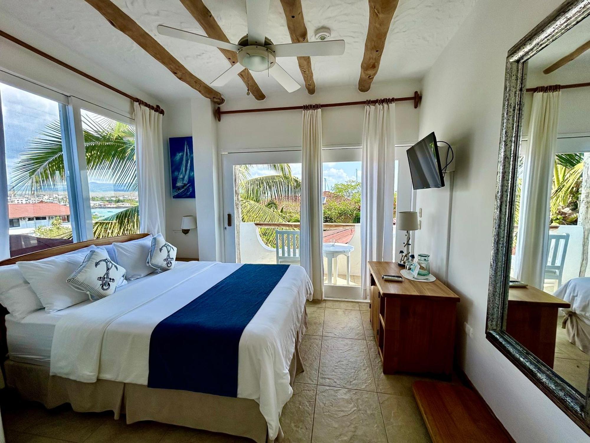 Hotel Angermeyer Waterfront Inn Puerto Ayora  Esterno foto