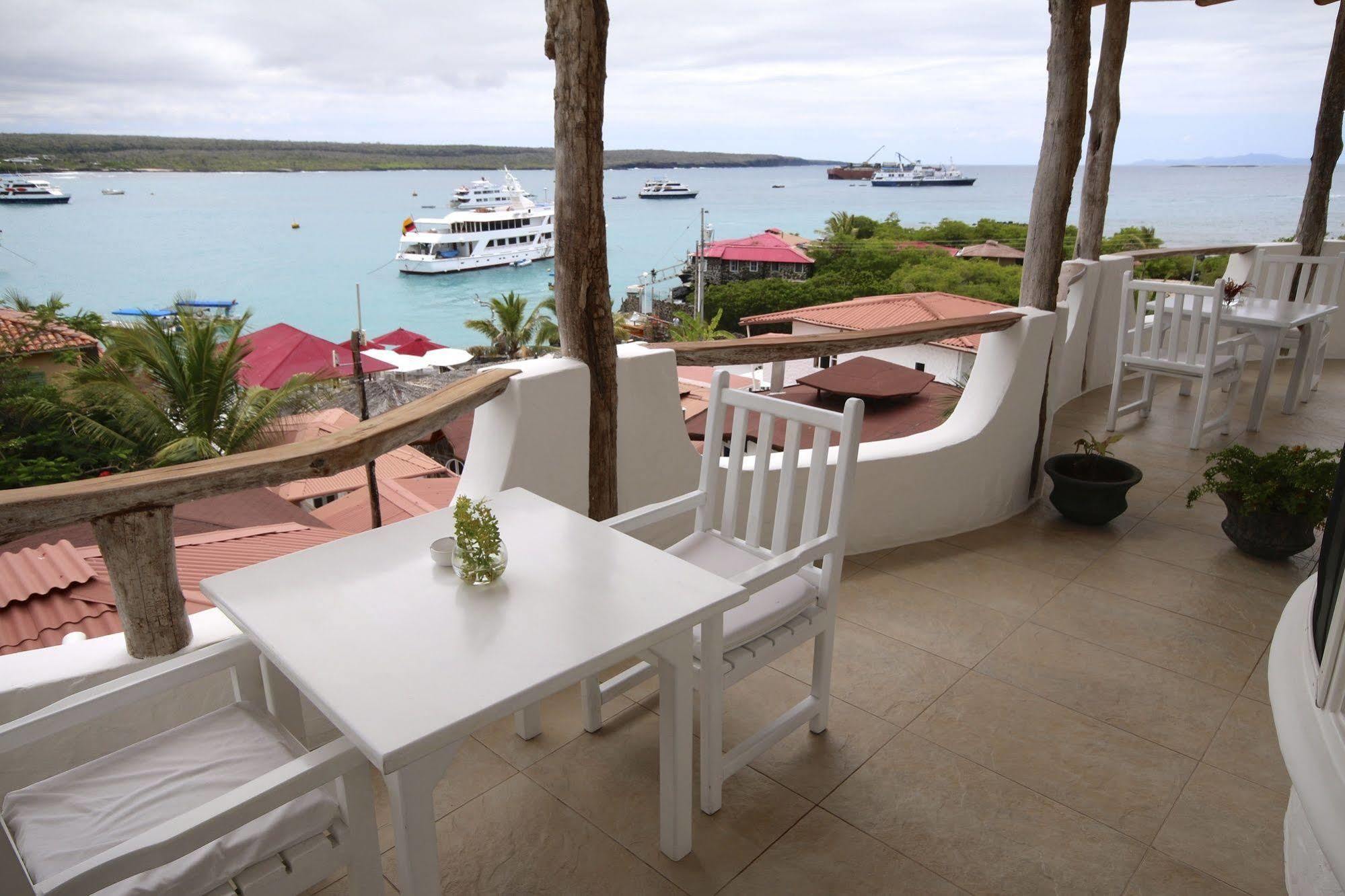 Hotel Angermeyer Waterfront Inn Puerto Ayora  Esterno foto