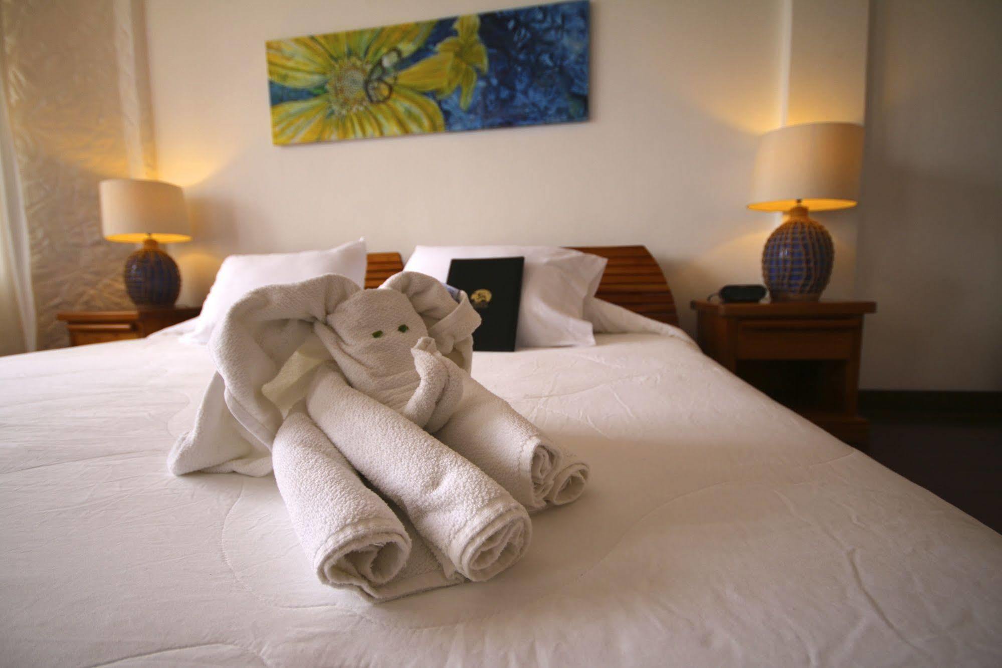 Hotel Angermeyer Waterfront Inn Puerto Ayora  Esterno foto