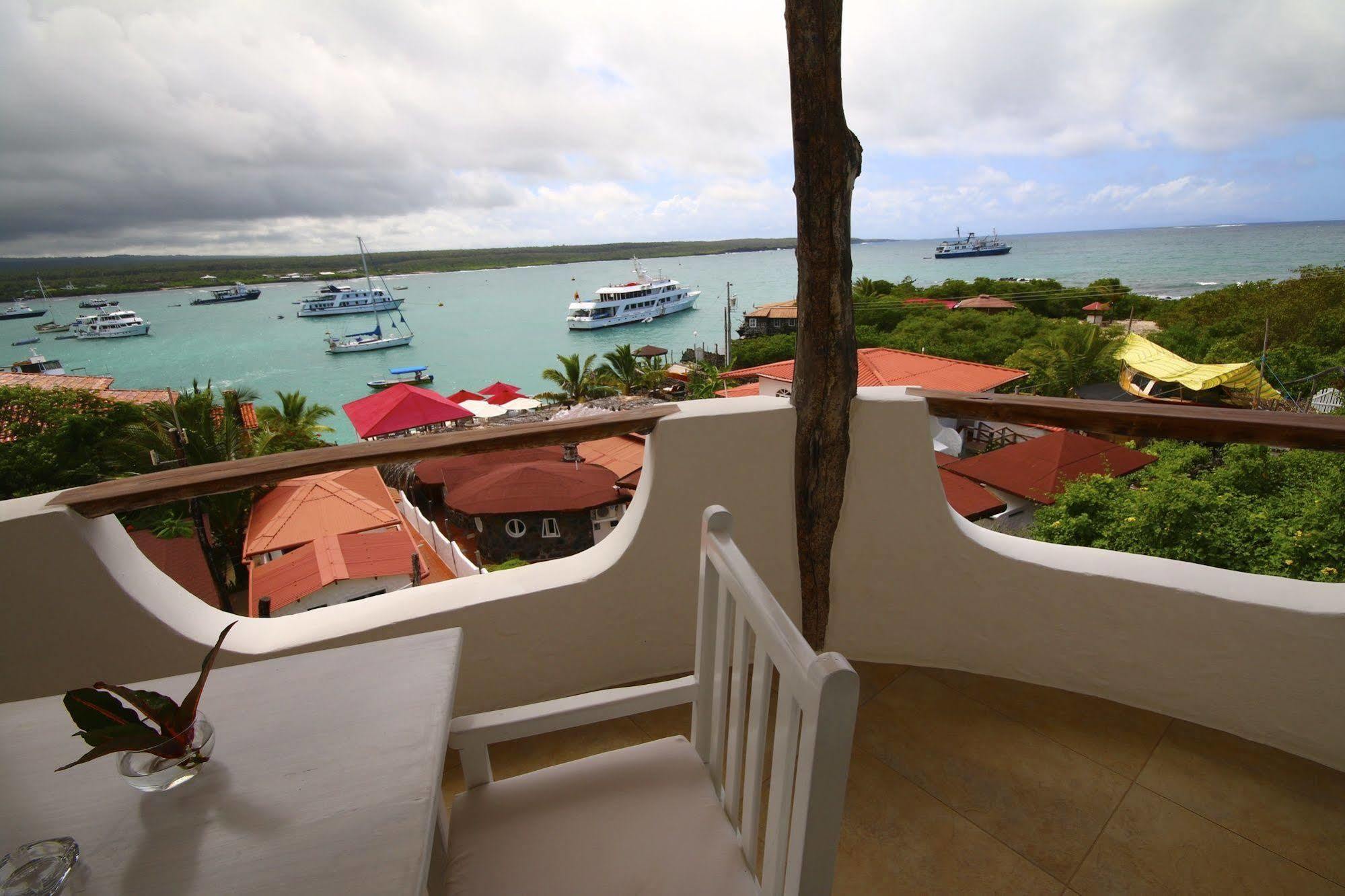 Hotel Angermeyer Waterfront Inn Puerto Ayora  Esterno foto